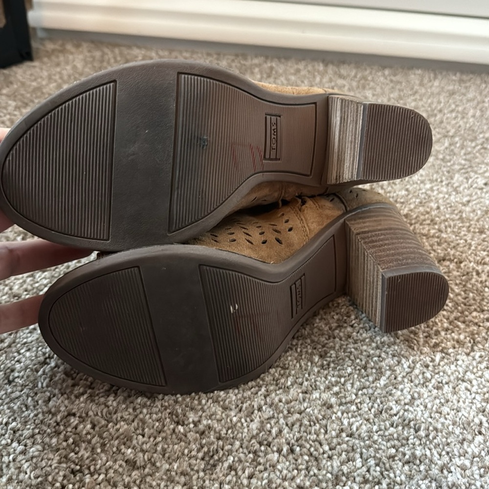 TOMS Majorca Peep Toe Suede Tan Perforated Ankle Boots Women's 5.5 - Picture 7 of 7